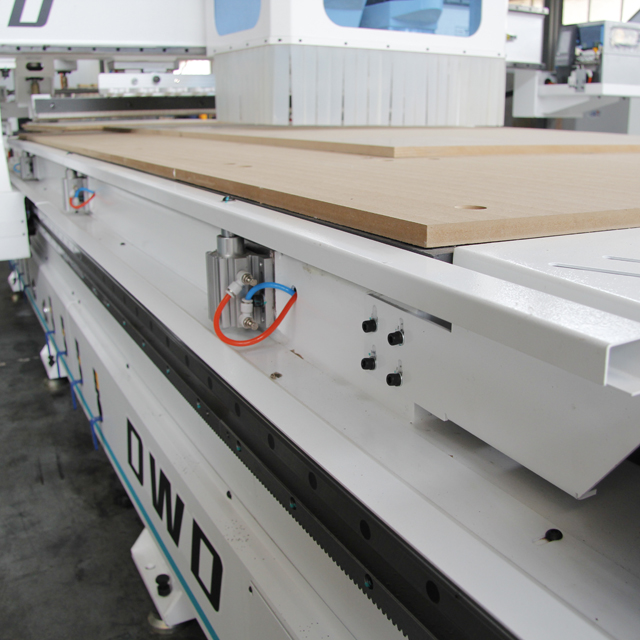 CABINET CNC MACHINE INSTALLED IN CANADA